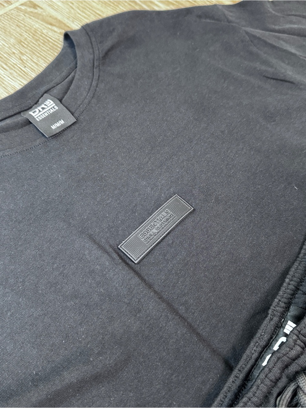 Black Essentials T-Shirt and Shorts Set M - Picture 3 of 11